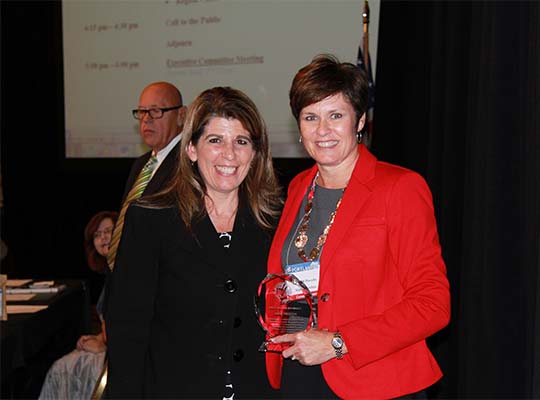 Anne Precythe (NC) receives the Chair Award from Sara Andrews (OH) at the 2015 Annual Business Meeting in Portland, OR.